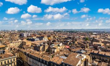 Au Bouscat, le prix de vente moyen est proche de celui constaté à Bordeaux. © bloodua – Getty Images