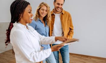 Les choses à savoir avant de louer sa maison entre particuliers. © Pekic – Getty Images