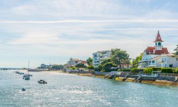 Au dernier trimestre 2024, le Bassin d'Arcachon a enregistré une augmentation de la demande de 18 % par rapport à la même période en 2023. @GettyImages