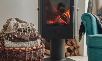 Vers une interdiction des pôles à bois polluants dès 2027 ?