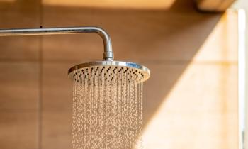 Douche ou baignoire : quel choix pour rénover votre salle de bain ?