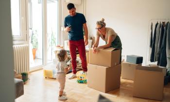 Au printemps, soleil, flexibilité et tarifs attractifs sont au rendez-vous pour votre déménagement. © miniseries - Getty Images