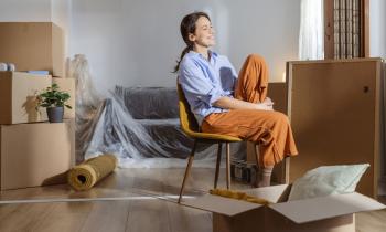 Pour gagner en sérénité, mieux vaut s’organiser en amont lors d'un déménagement. © blackCAT - Getty images