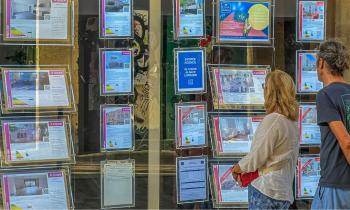 Pour choisir une agence immobilière à Paris, tenez compte de différents critères comme l'implantation et la réputation de l'agence. © yujie chen - Getty images