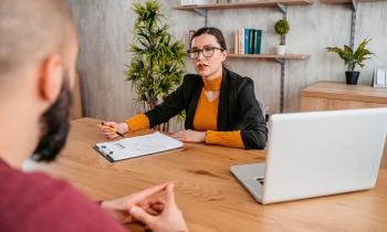 Prêt immobilier freelance et indépendant : obtenez votre crédit facilement. © urbazon – Getty Images
