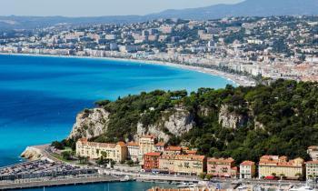 Nice est la ville où les prix ont le plus reculé depuis 1 an. © elmvilla – Getty Images