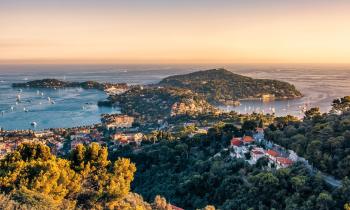 Saint-Jean-Cap-Ferrat est la ville côtière où les prix sont les plus élevés en France. © StockByM - Getty Images
