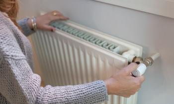 La révision du calcul du DPE pour les logements chauffés à l'électricité aura un impact majeur : 850 000 logements sortiront automatiquement de la catégorie des « passoires thermiques ». © Jose Miguel Sanchez - Getty images