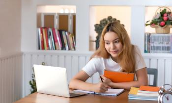 Pour dénicher la perle rare, préparer votre dossier en amont. © AmnajKhetsamtip - Getty Images