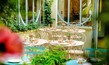 À l'ombre de la verdure et des parasols, ces adresses promettent une pause rafraîchissante en plein Paris
