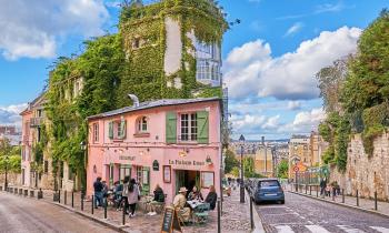 Vue sur le restaurant la maison rose à Montmartre