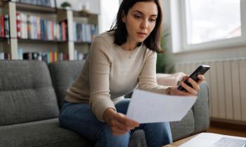 Accès au logement : les inégalités hommes-femmes persistent en 2025. © damircudic - Getty Images