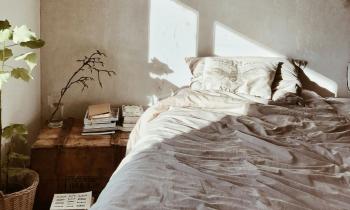 Lumière naturelle dans une chambre à coucher