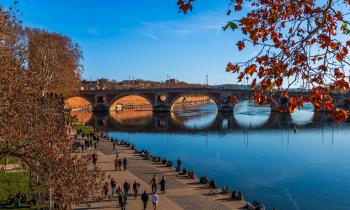 Vue de jour sur le Pont-Neuf à Toulouse