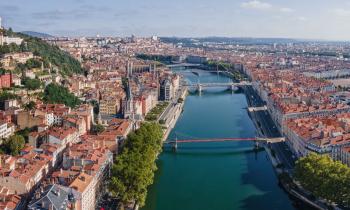 Acheter un bien immobilier à proximité de Lyon permet le plus souvent de gagner en pouvoir d'achat. ©Getty Images