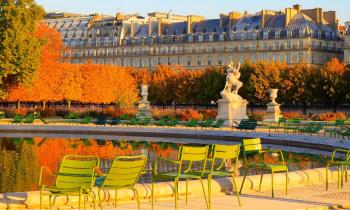 Paris est l'une des villes les plus romantiques qui soient lorsque l'automne s'installe. © agustavop - Getty images