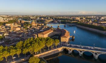 Vue aérienne de Toulouse et de ses ponts