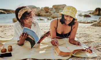 La France regorge de destinations variées, adaptées à toutes les envies : farniente à la plage, city-trip culturel, escapade nature ou encore séjour gourmand. © mapodile - Getty images