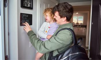 Avec l’augmentation des coûts énergétiques, la transition écologique et la diversité des différents types de chauffage pour la maison, il est essentiel de trouver une solution qui allie confort, performance et économies d’énergie. © MartinPrescott - Getty images