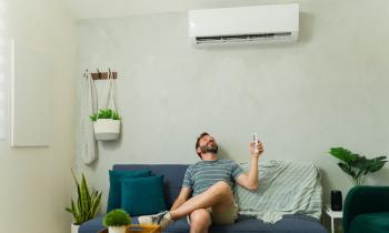 Quelques accessoires abordables suffisent pour nettoyer les éléments clés, surveiller la consommation et prolonger la durée de vie de votre appareil. © Antonio_Diaz - Getty images