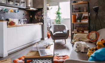 Avec un peu d’astuce, chaque mètre carré peut devenir utile, agréable et modulable selon les besoins du quotidien. © mixetto - Getty images