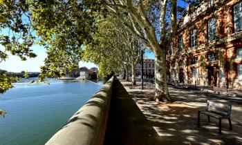 Ville de Toulouse et vue sur la Garonne. 