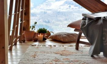 Avec quelques aménagements simples, vous pouvez gagner en confort dans votre chalet de montagne. © sanddebeautheil - Getty images