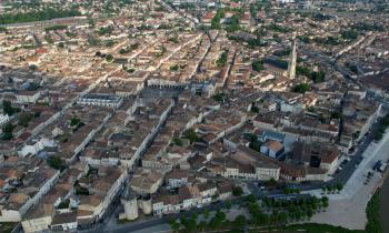 Offrant un rendement brut moyen de 6 %, Libourne est une ville où il est intéressant d’investir. © Stefan Krisa – Getty Images
