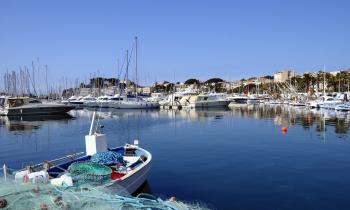 Vue sur le port de Bandol, dans le Var