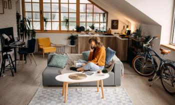 Certaines astuces permettent de conserver un budget logement maîtrisé. © Pekic - Getty images