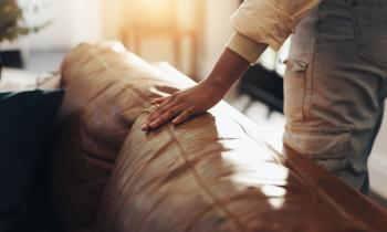 Astuces pour l'entretien et le nettoyage d'un canapé en cuir