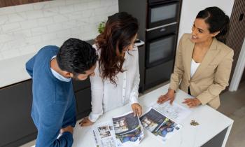 Le dispositif Jeanbrun est un nouveau statut du bailleur privé qui vise à relancer la production de logements locatifs. © andresr - Getty images