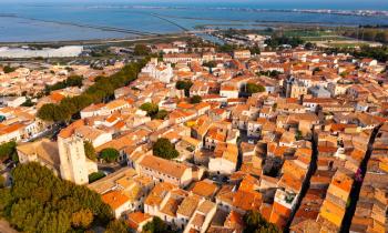 Moins chère que Montpellier, Frontignan séduit les acheteurs à la recherche d’un environnement maritime. © Getty Images