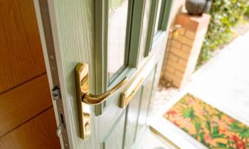 Porte d'entrée : comment améliorer son isolation thermique ?