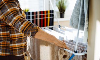 Pourquoi votre linge crée de l'humidité et des mauvaises odeurs et comment vous en prémunir ?