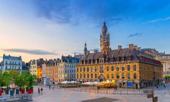 Le centre-ville de Lille est idéal pour une virée nocturne romantique. © Aliaksandr Antanovich - Getty Images