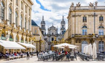 La Place Stanislas est un lieu emblématique de Nancy et ravira les amoureux d'architecture. © olrat - Getty images