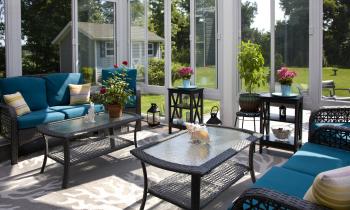 Veranda décorée et aménagée avec goût