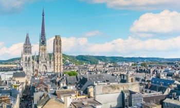 Situées sur les collines entourant Rouen, Bonsecours et Darnétal offrent un cadre de vie très agréable. © e55evu - Getty Images