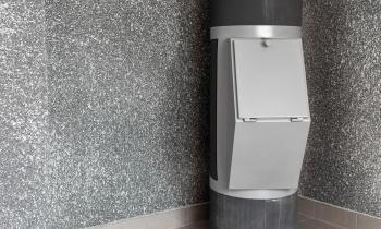 Sécurité, hygiène, entretien… les vide-ordures en copropriété sont encadrés par une réglementation strictes. © Ekaterina Rekina – Getty Images