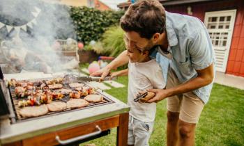 Barbecue au charbon, à gaz ou électrique : avantages et inconvénients de chaque modèle