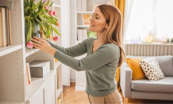 Adoptez quelques astuces et objets de déco simples pour un rafraîchissement de printemps inscrit dans la tendance de 2026. © svetikd - Getty images