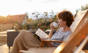 Il est tout à fait possible d'aménager un balcon ou une terrasse qui limite les risques d'allergie. © miljko - Getty images