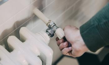 Chauffage : faut-il vraiment l’éteindre dès les premiers beaux jours ?