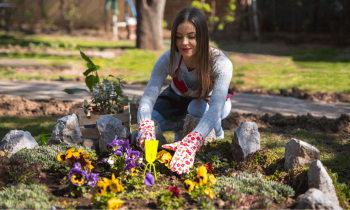 Avec quelques gestes simples, vous pouvez encourager et préserver la biodiversité dans votre jardin. © chabybucko - Getty images