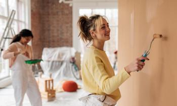 Déco : les couleurs chaudes qui remplacent le beige en 2026.