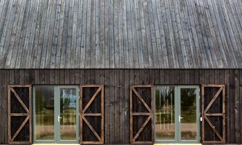 Brûler sa façade pour qu'elle dure 100 ans : l'astuce japonaise du Shou Sugi Ban.