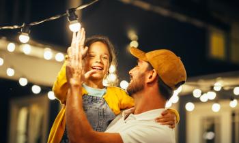 Éclairage extérieur : les 6 tendances qui vont illuminer les jardins en 2026.