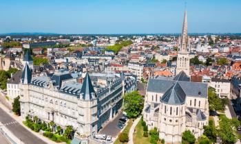 Vue sur la ville de Pau et l'Eglise Saint-Martin