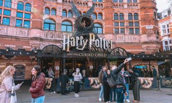 Pour les 25 ans d'Harry Potter, Versailles se transforme en Poudlard le 29 août.